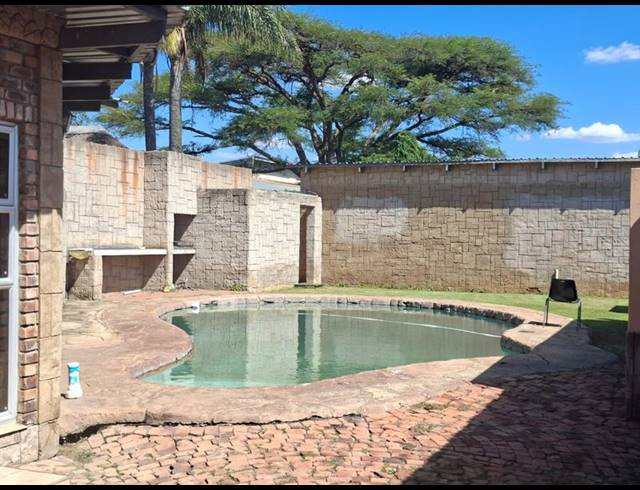 10 BEDROOM HOUSE FOR SALE IN CLAREMONT